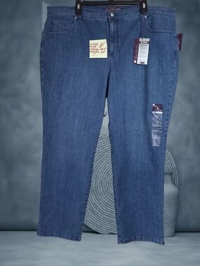 Gloria Vanderbilt Women's Classic Blue‎ Short Jeans